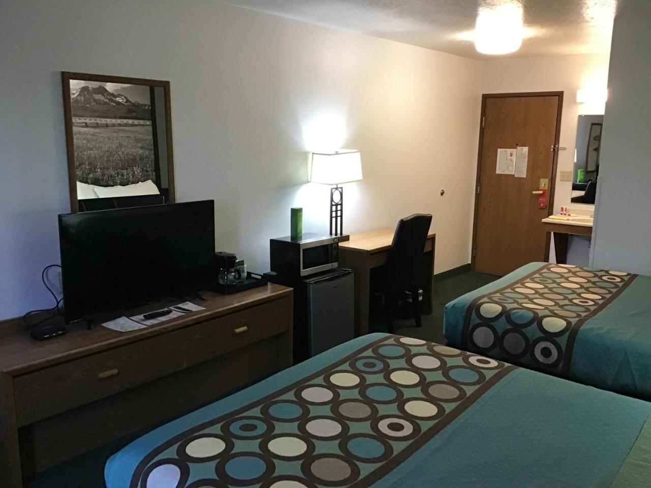 Super 8 By Wyndham Rexburg Hotel Eksteriør billede